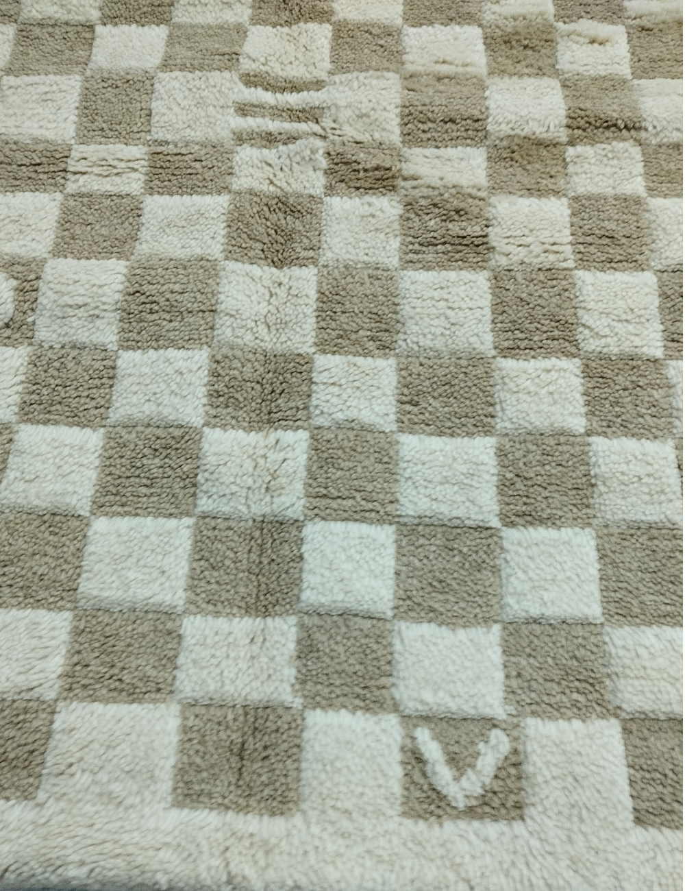 grey and white checkered rug